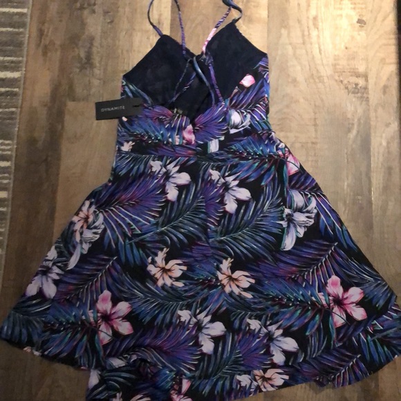 Dynamite floral dress - Picture 2 of 3